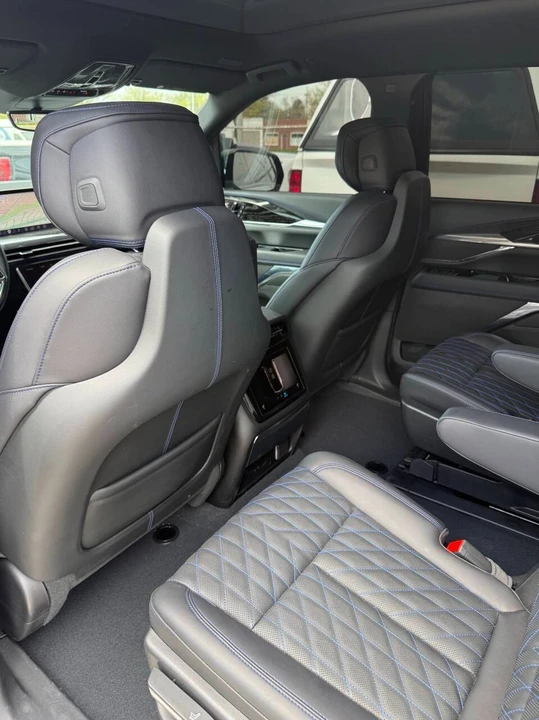 2025 Cadillac Escalade IQ - Image 14 of 31