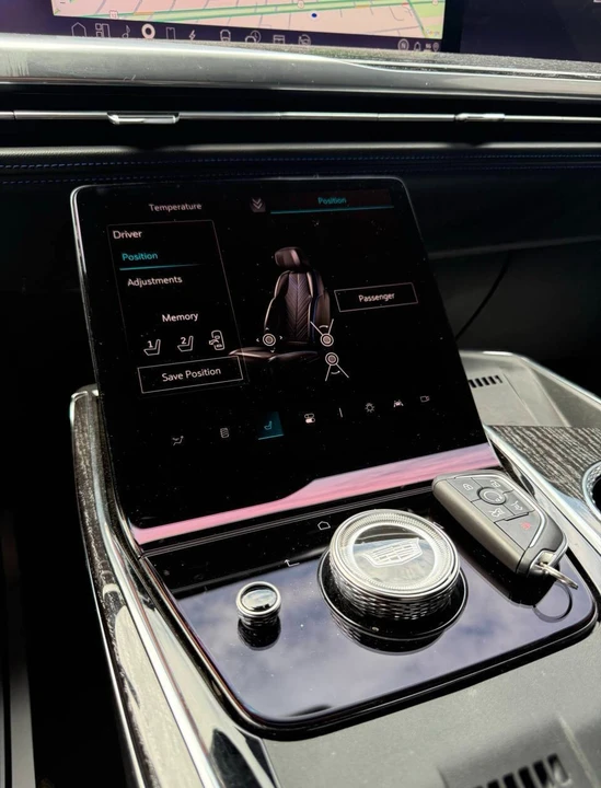2025 Cadillac Escalade IQ - Image 29 of 31