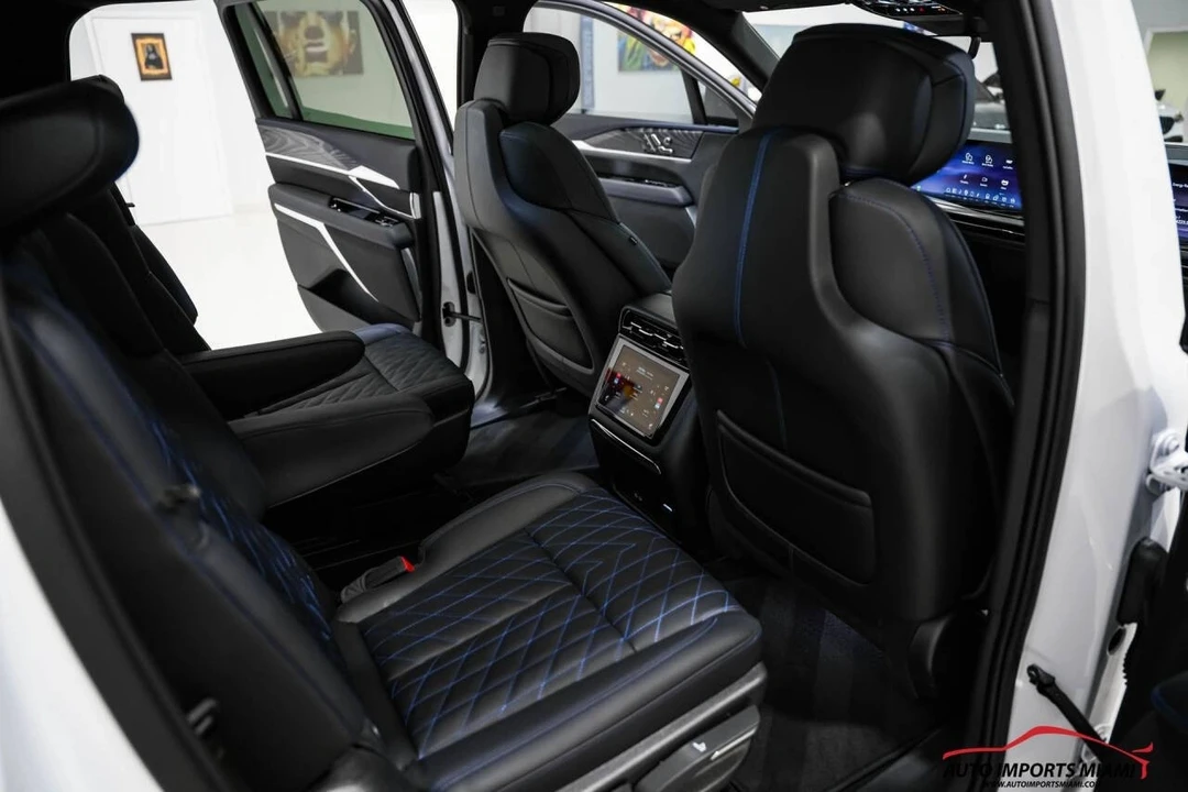2025 Cadillac Escalade IQ - Image 10 of 12