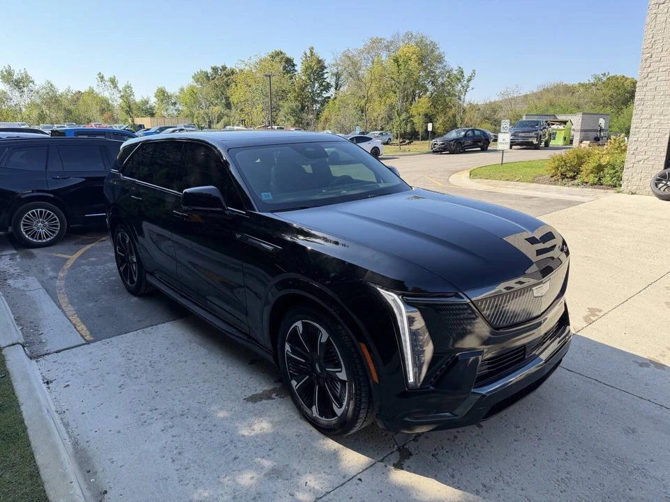 2025 Cadillac Escalade IQ - Image 6 of 21