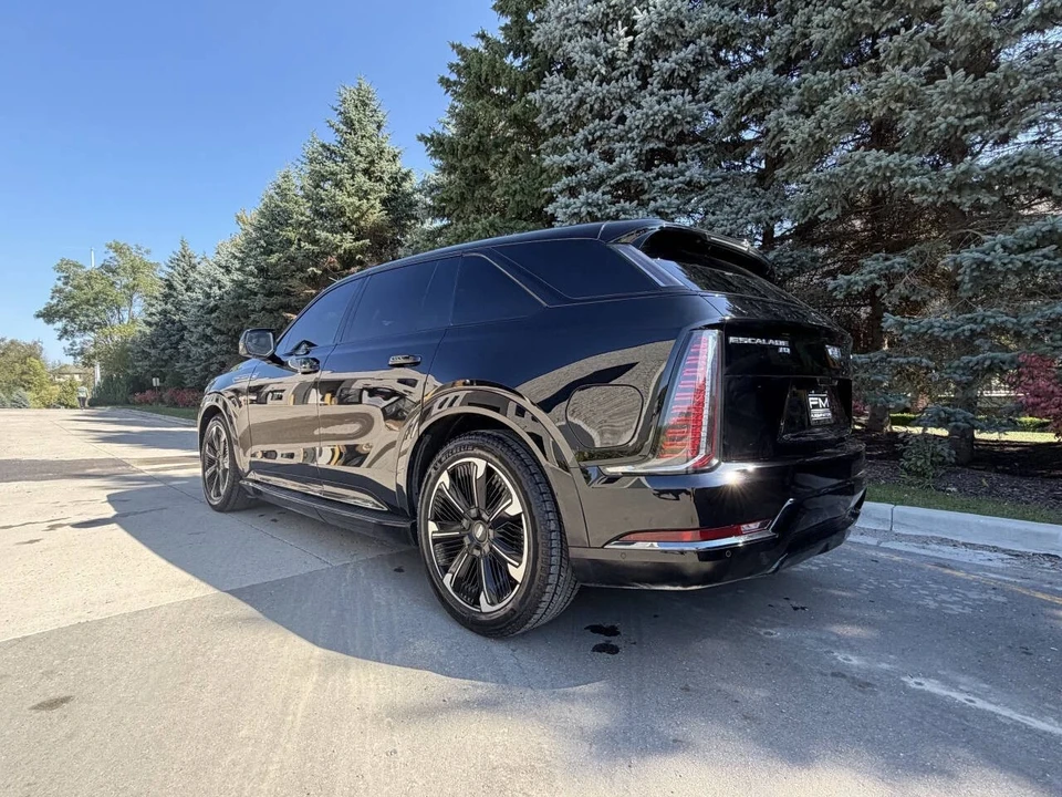 2025 Cadillac Escalade IQ - Image 12 of 21