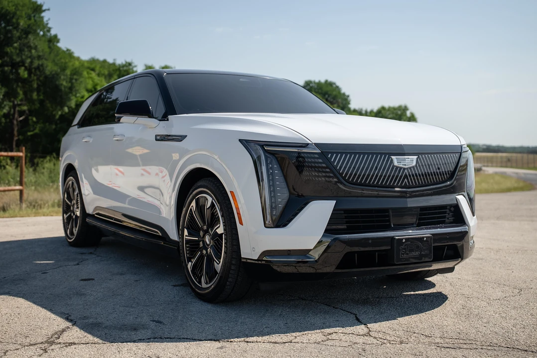 2025 Cadillac Escalade IQ - Image 17 of 31
