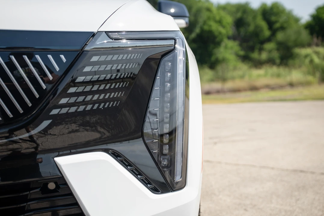 2025 Cadillac Escalade IQ - Image 22 of 31