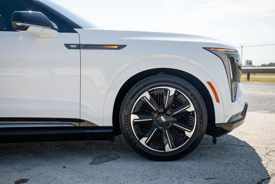 2025 Cadillac Escalade IQ - Image 31 of 31