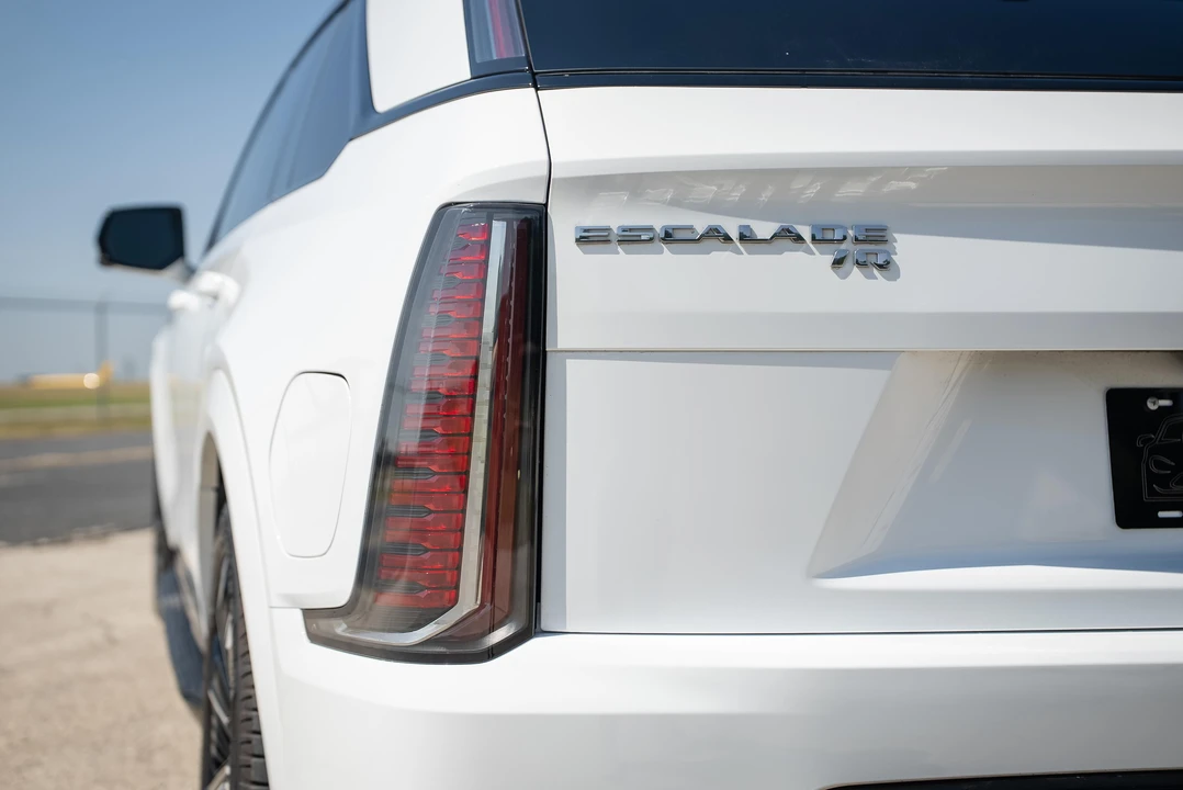 2025 Cadillac Escalade IQ - Image 27 of 31