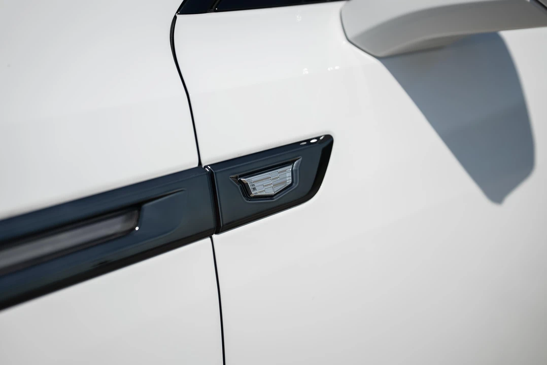 2025 Cadillac Escalade IQ - Image 25 of 31