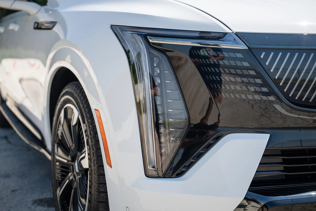 2025 Cadillac Escalade IQ - Image 19 of 31