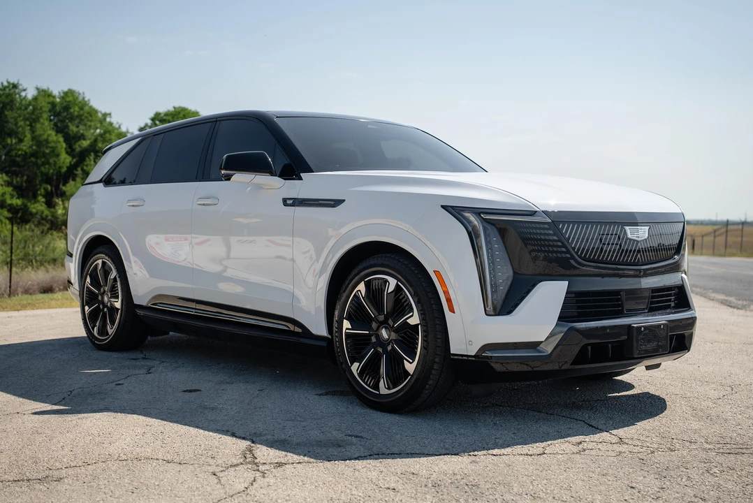 2025 Cadillac Escalade IQ - Image 16 of 31