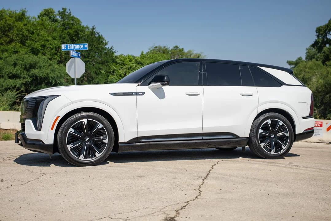 2025 Cadillac Escalade IQ - Image 8 of 31