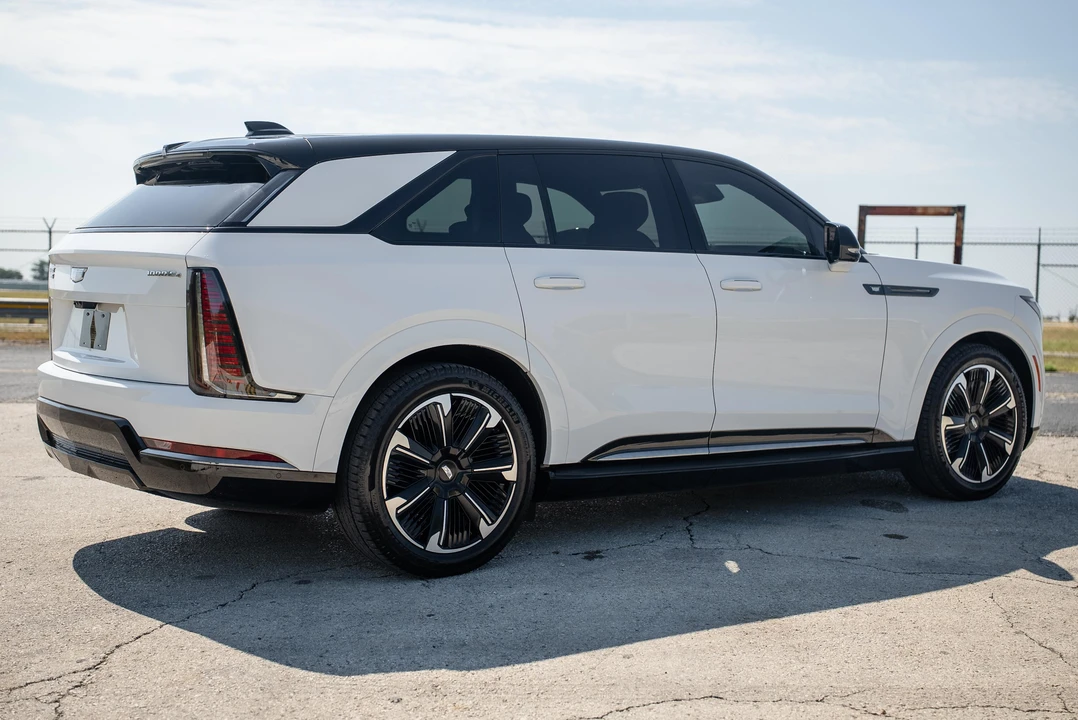 2025 Cadillac Escalade IQ - Image 14 of 31