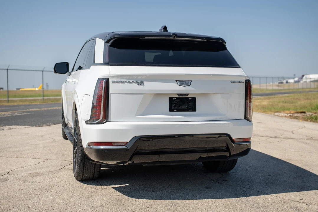 2025 Cadillac Escalade IQ - Image 11 of 31