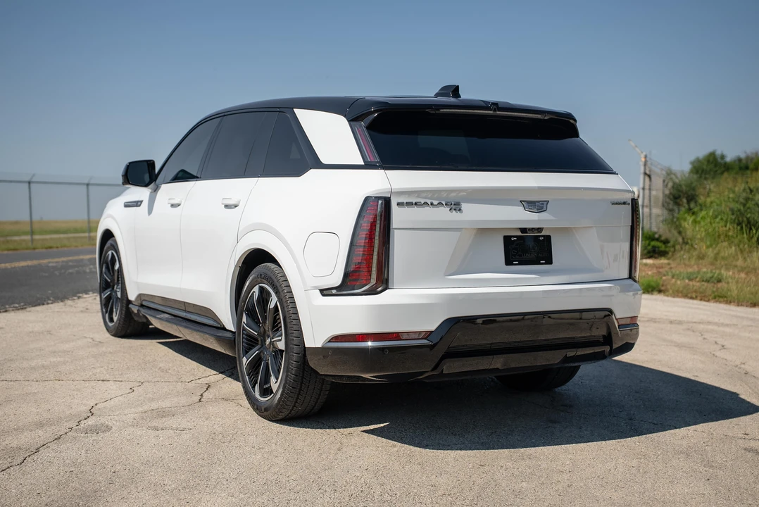 2025 Cadillac Escalade IQ - Image 10 of 31