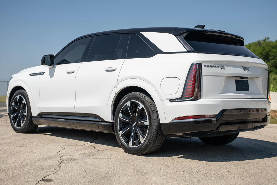 2025 Cadillac Escalade IQ - Image 4 of 31
