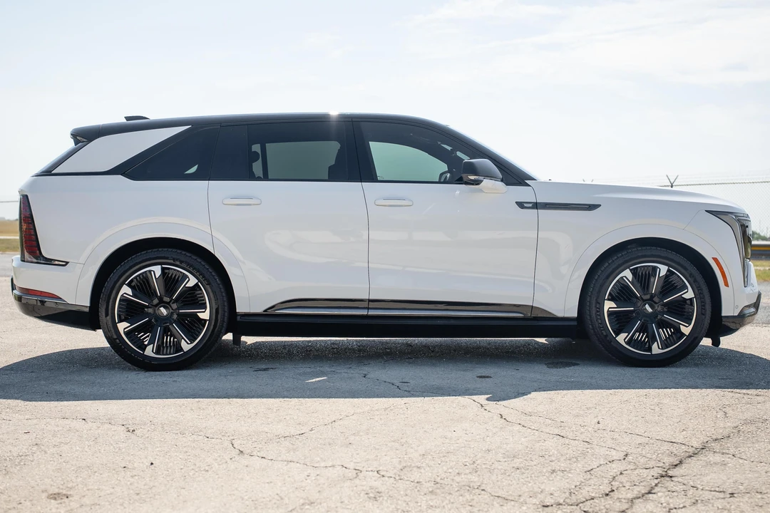 2025 Cadillac Escalade IQ - Image 3 of 31