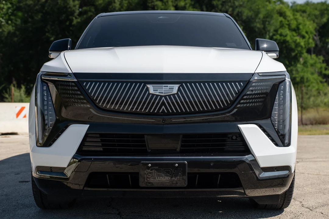 2025 Cadillac Escalade IQ - Image 2 of 31