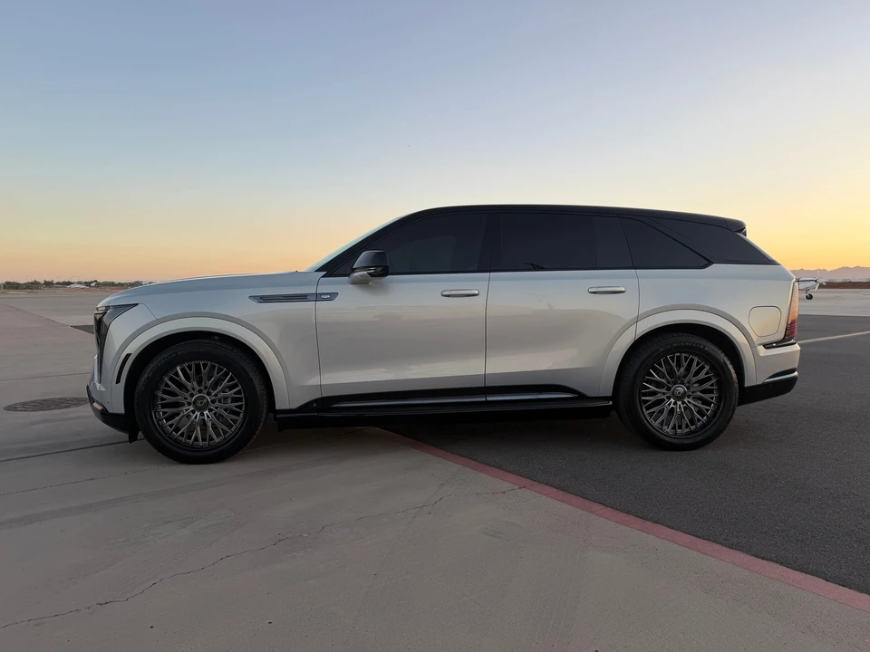 2025 Cadillac Escalade IQ - Image 21 of 31