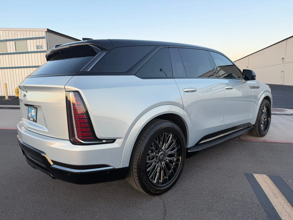 2025 Cadillac Escalade IQ - Image 15 of 31