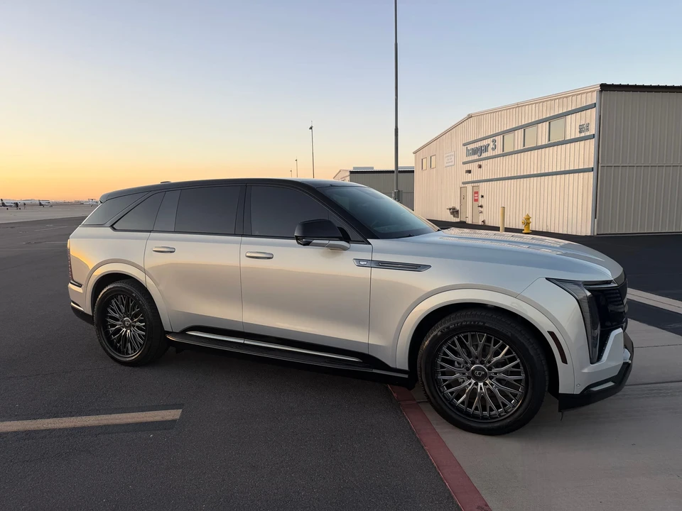 2025 Cadillac Escalade IQ - Image 11 of 31
