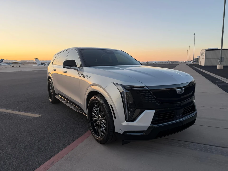 2025 Cadillac Escalade IQ - Image 10 of 31