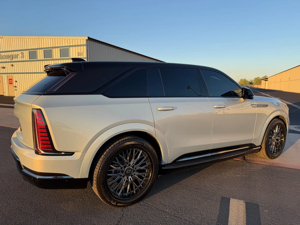 2025 Cadillac Escalade IQ - Image 16 of 31