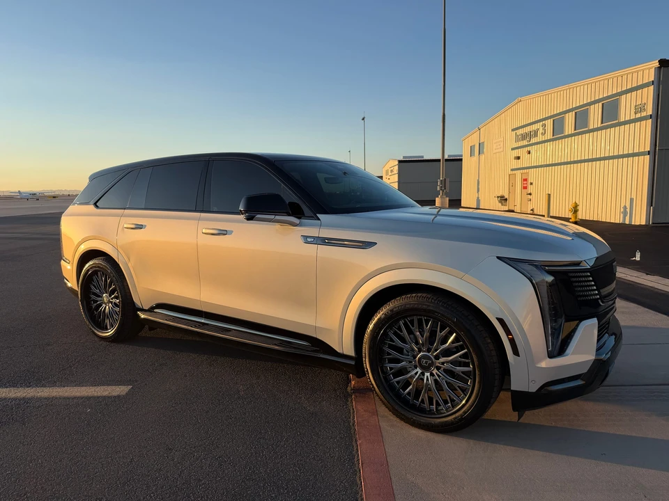2025 Cadillac Escalade IQ - Image 9 of 31