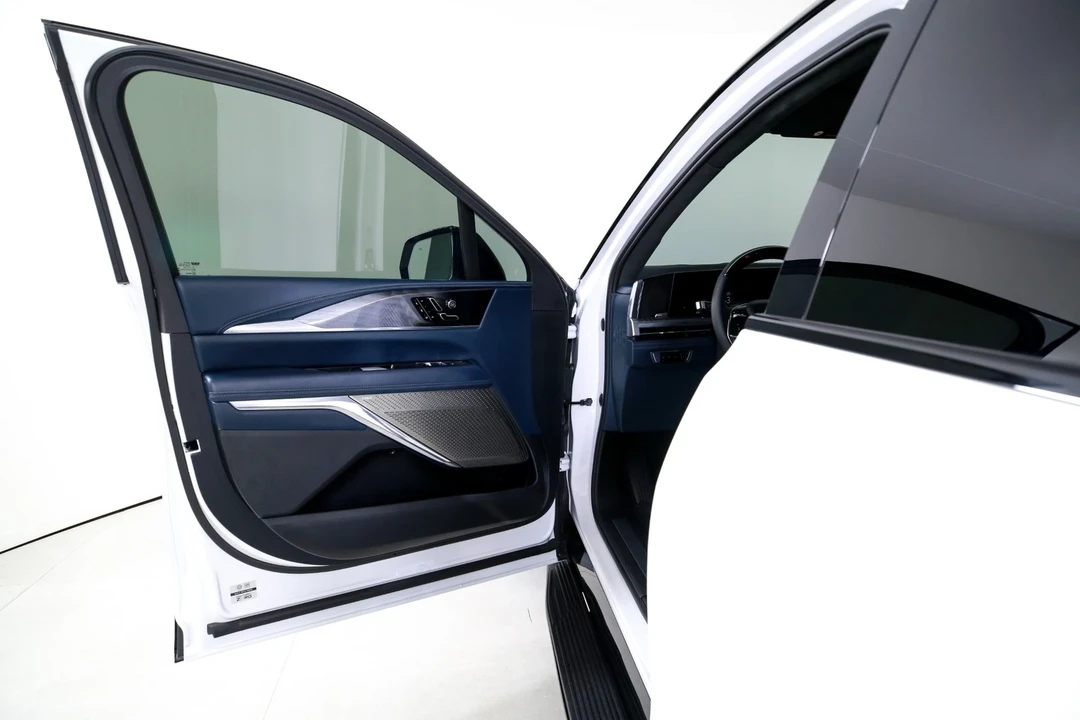 2025 Cadillac Escalade IQ - Image 10 of 12