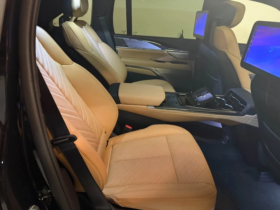 2025 Cadillac Escalade IQ - Image 5 of 6