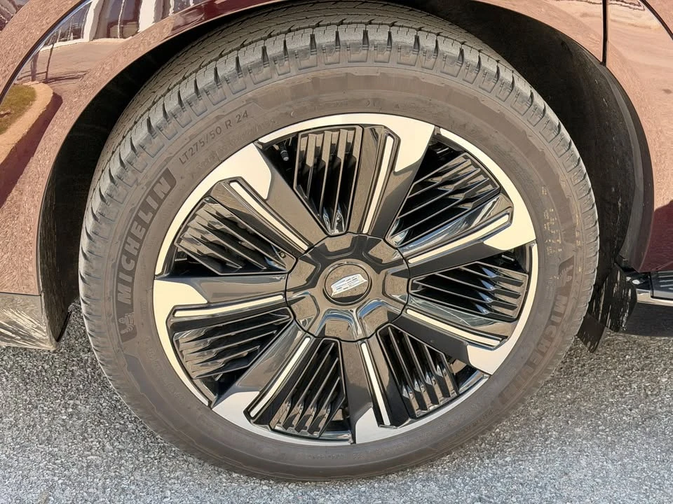 2025 Cadillac Escalade IQ - Image 6 of 15