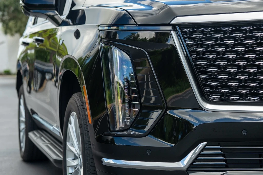 2025 Cadillac Escalade 5th Gen - Image 11 of 12