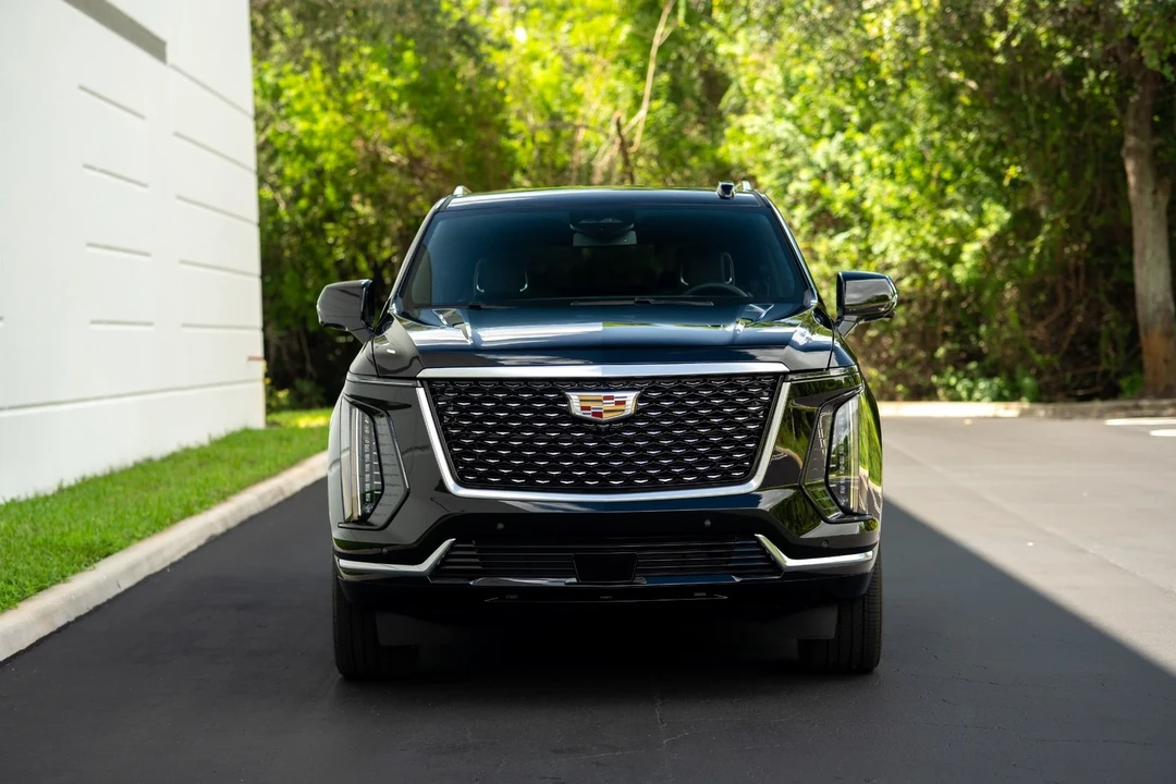 2025 Cadillac Escalade 5th Gen - Image 3 of 12