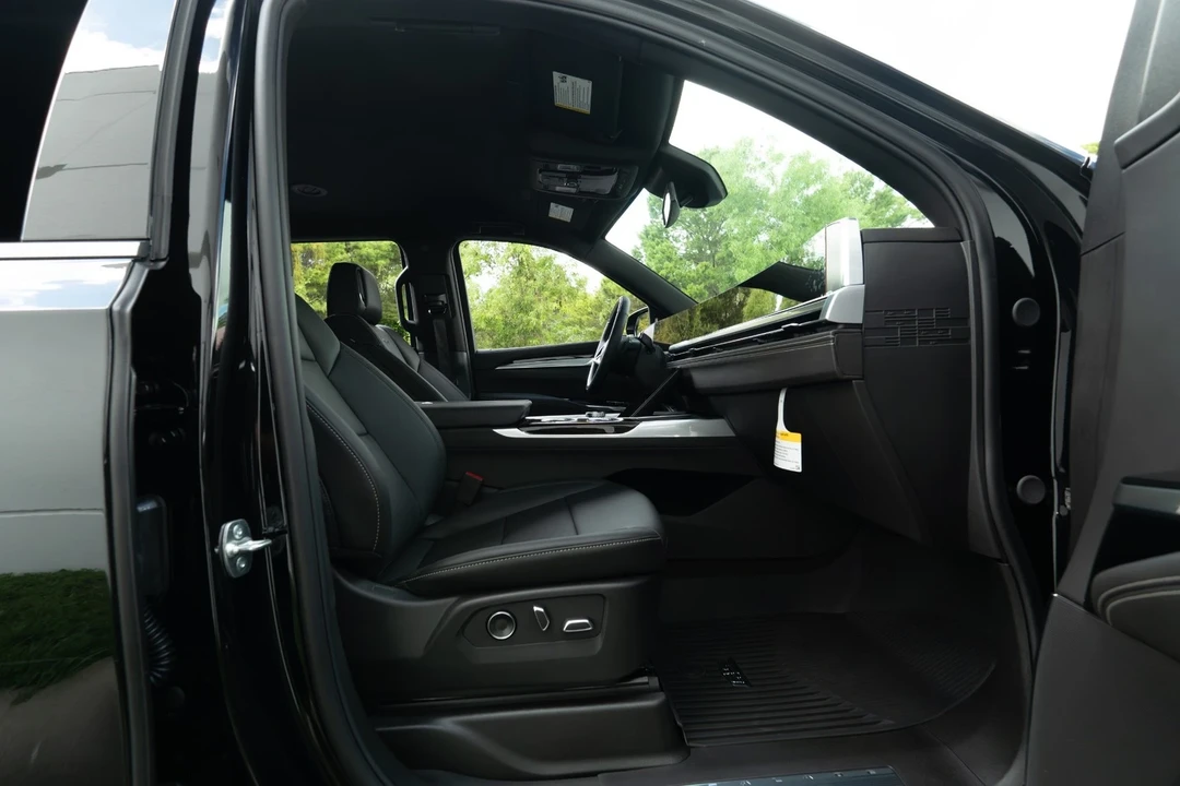 2025 Cadillac Escalade 5th Gen - Image 6 of 12
