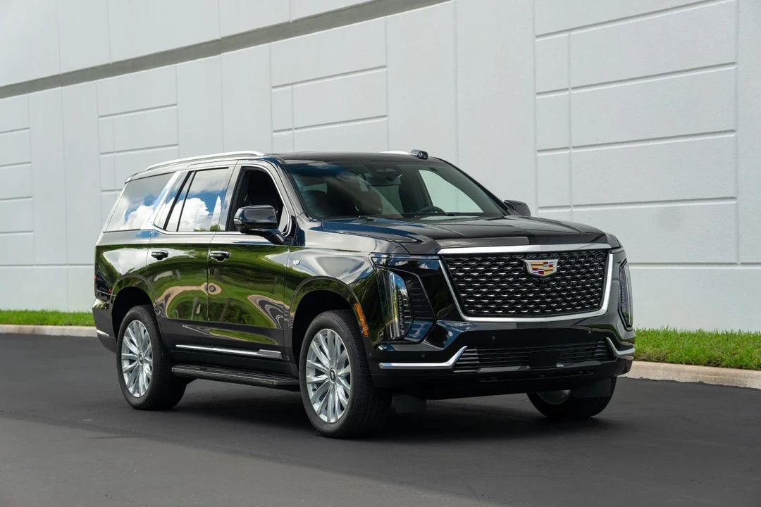 2025 Cadillac Escalade 5th Gen - Image 2 of 12