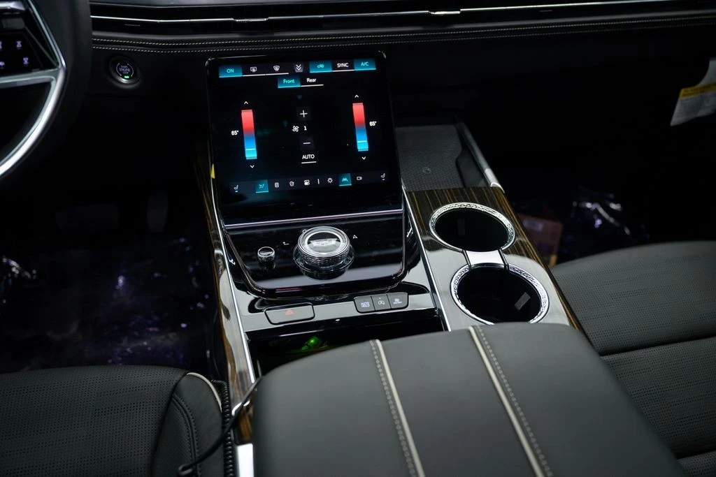 2025 Cadillac Escalade 5th Gen - Image 16 of 21