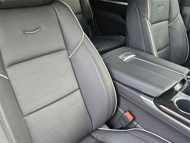 2025 Cadillac Escalade 5th Gen - Image 18 of 21