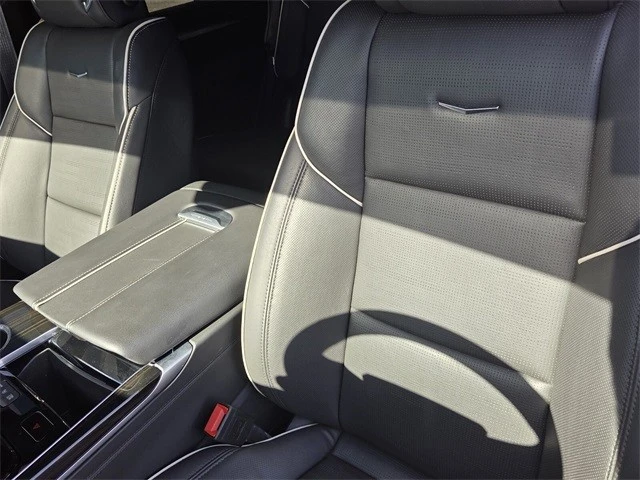 2025 Cadillac Escalade 5th Gen - Image 16 of 21