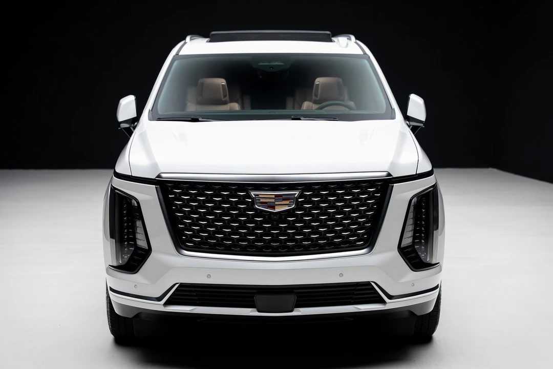2025 Cadillac Escalade 5th Gen - Image 5 of 12