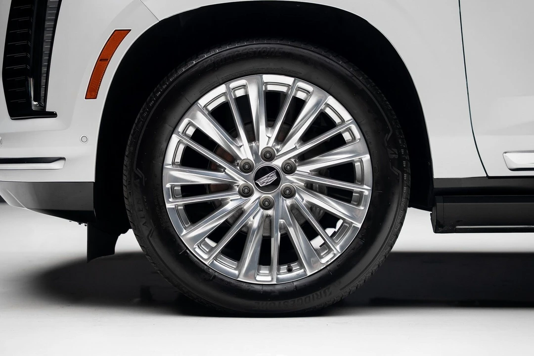 2025 Cadillac Escalade 5th Gen - Image 18 of 21