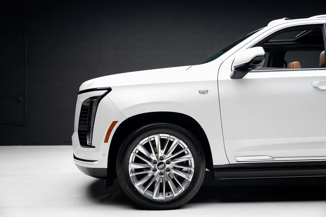 2025 Cadillac Escalade 5th Gen - Image 17 of 21