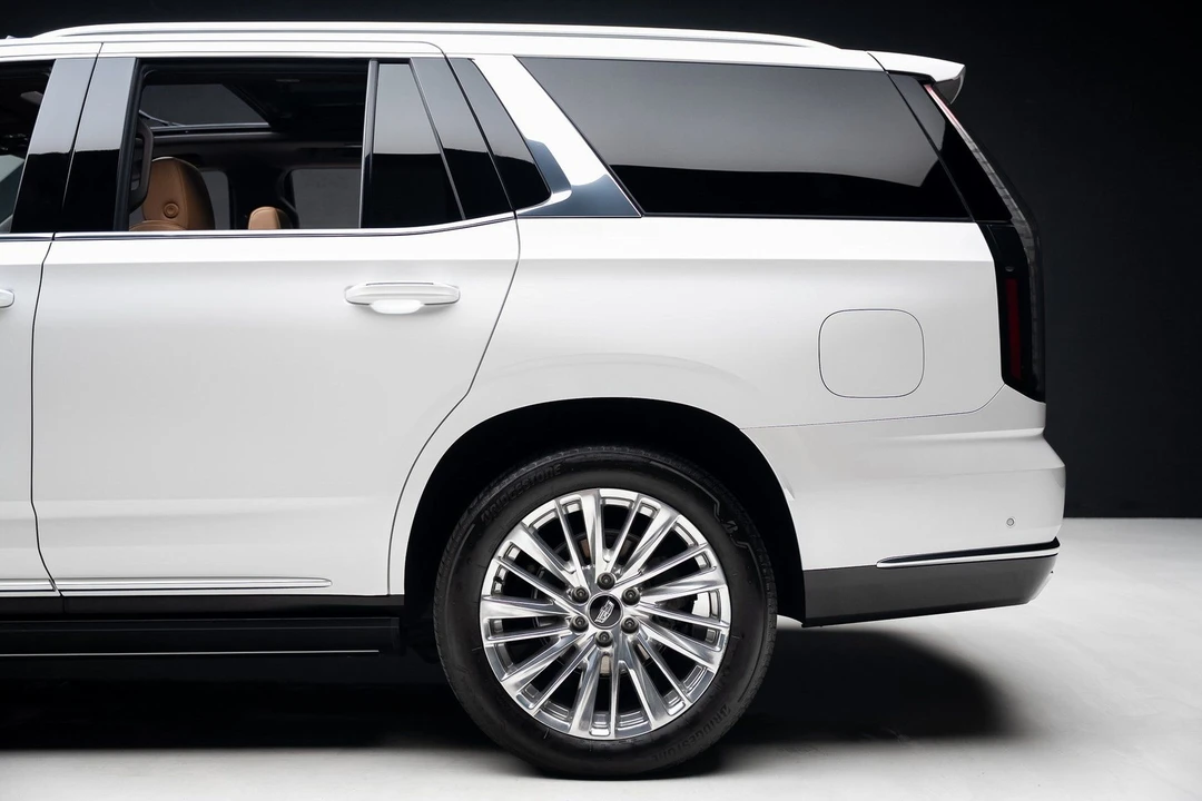 2025 Cadillac Escalade 5th Gen - Image 19 of 21