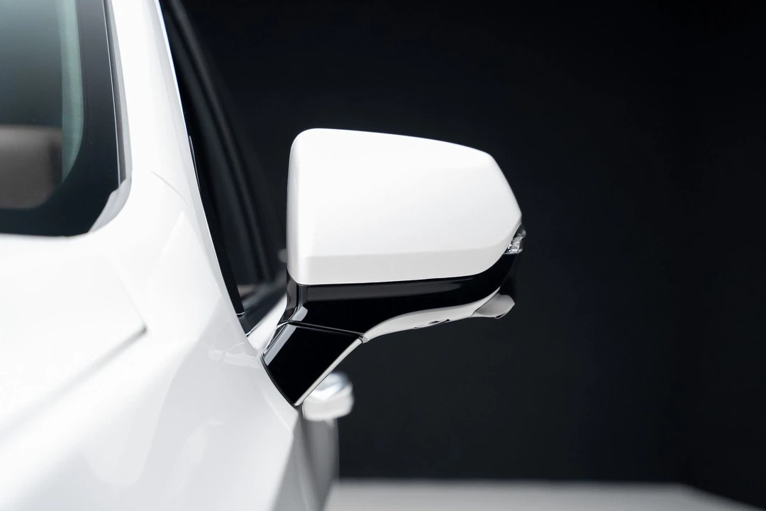 2025 Cadillac Escalade 5th Gen - Image 14 of 21