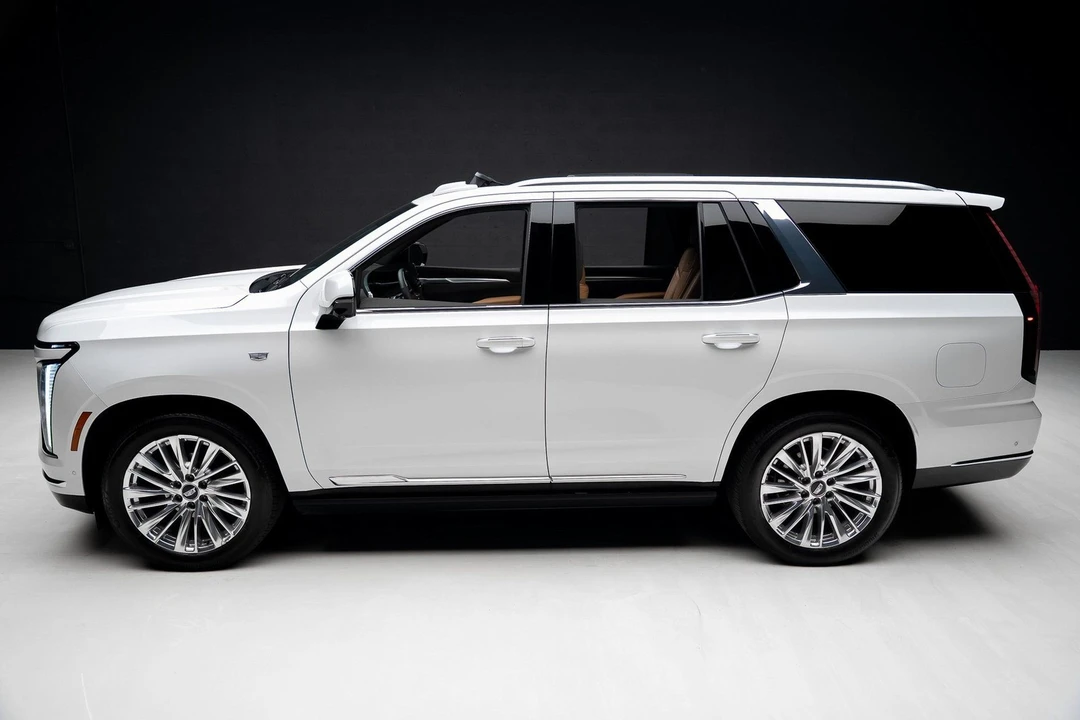 2025 Cadillac Escalade 5th Gen - Image 15 of 21