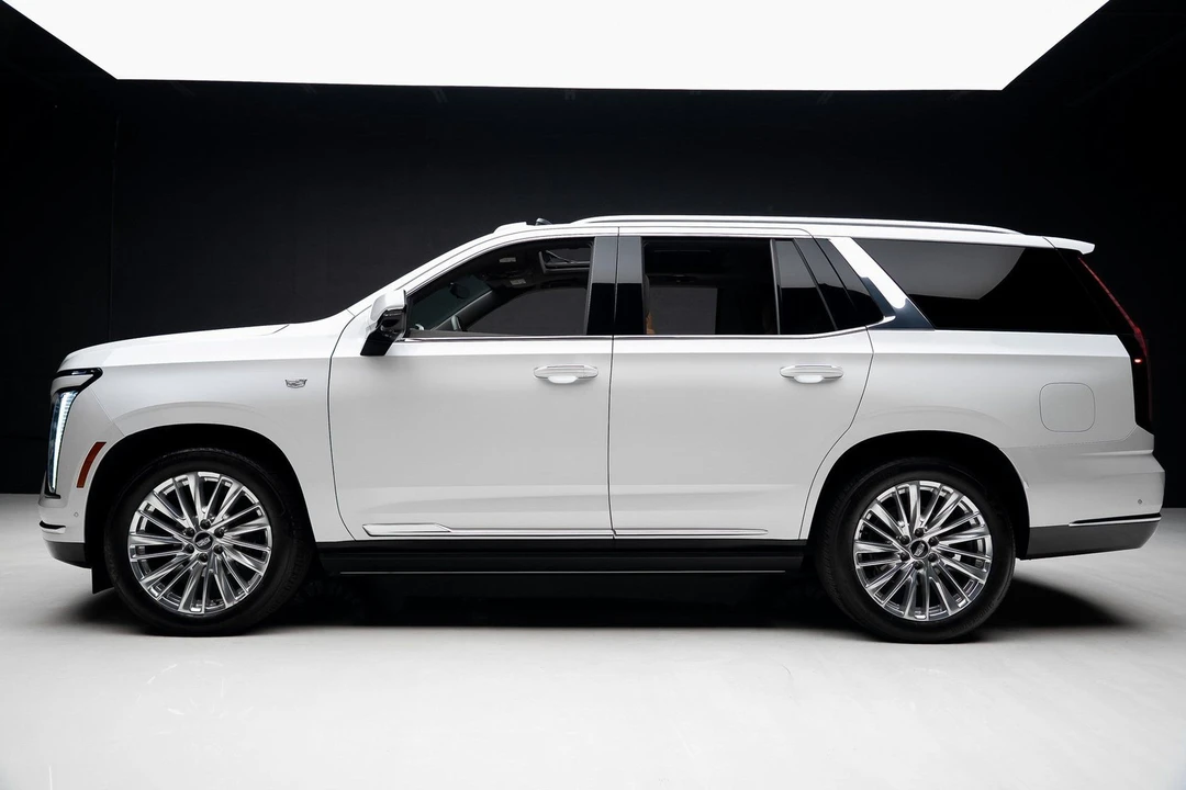 2025 Cadillac Escalade 5th Gen - Image 16 of 21