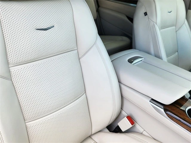 2025 Cadillac Escalade 5th Gen - Image 18 of 21