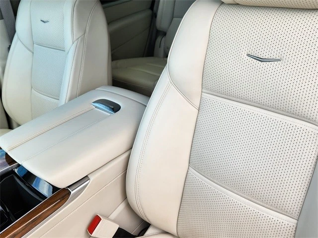 2025 Cadillac Escalade 5th Gen - Image 16 of 21