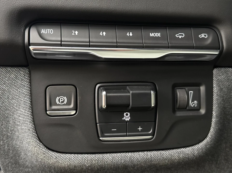 2025 Cadillac Escalade 5th Gen - Image 19 of 21