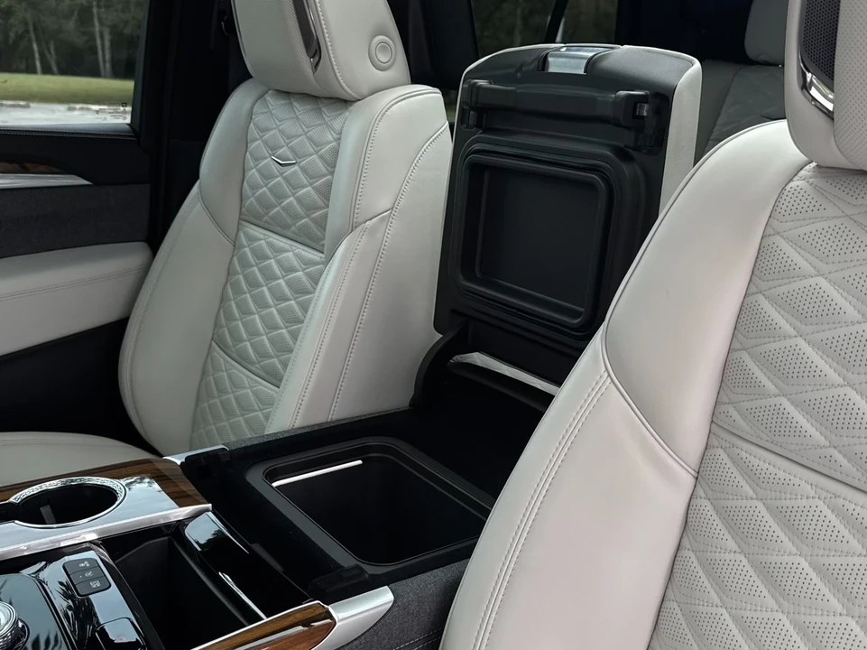 2025 Cadillac Escalade 5th Gen - Image 14 of 21