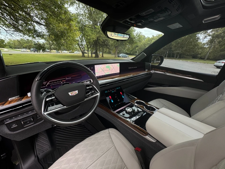 2025 Cadillac Escalade 5th Gen - Image 10 of 12