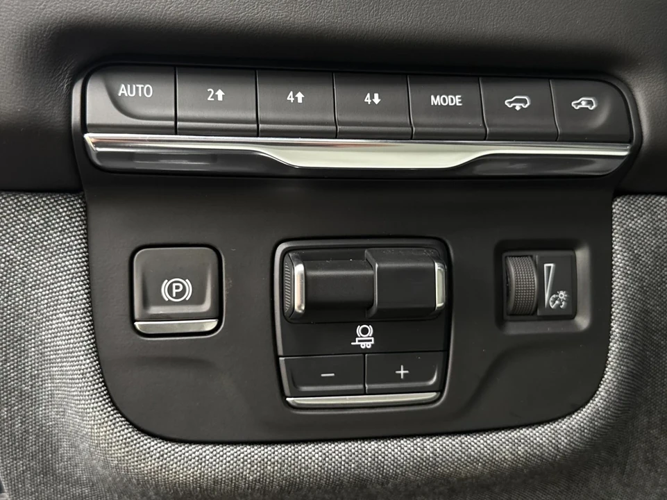 2025 Cadillac Escalade 5th Gen - Image 19 of 21