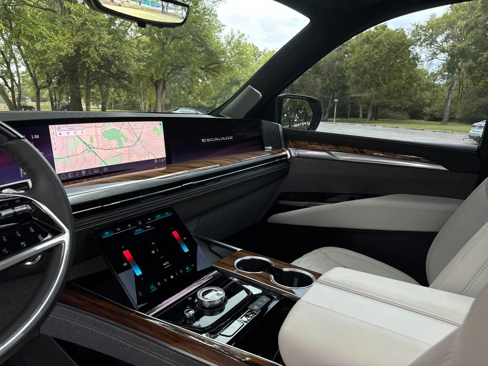 2025 Cadillac Escalade 5th Gen - Image 21 of 21