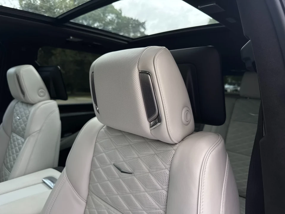 2025 Cadillac Escalade 5th Gen - Image 17 of 21